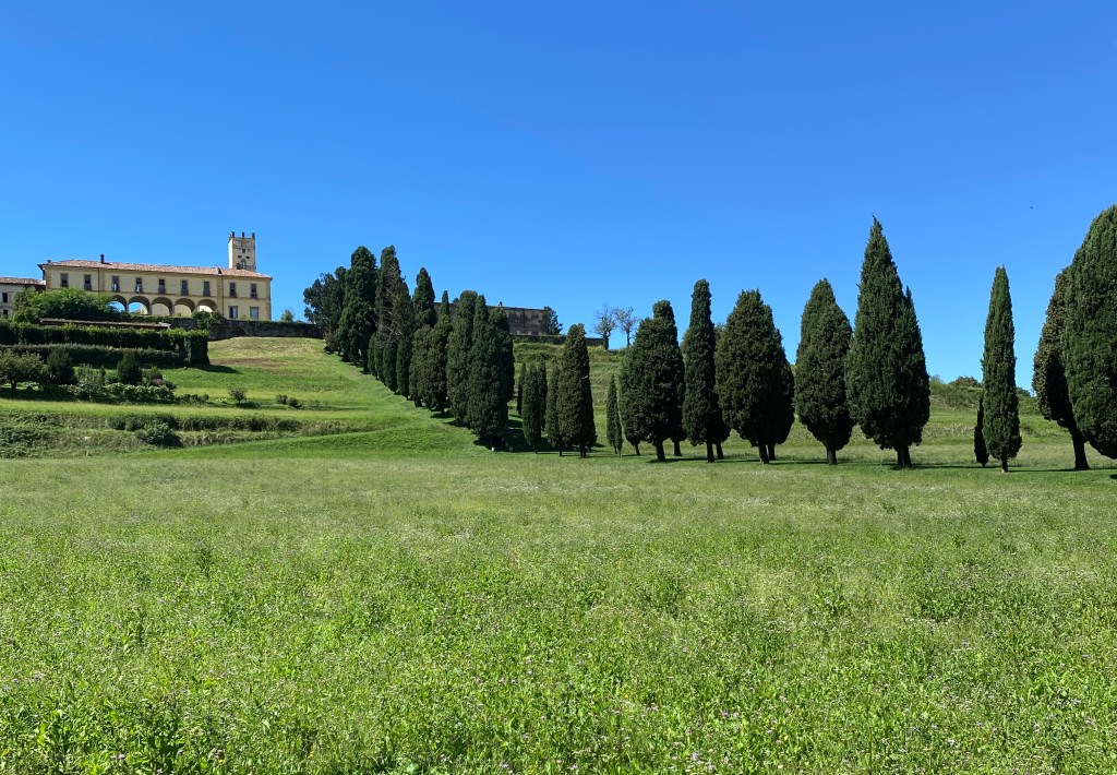 Inverigo, dove la Brianza incanta: il mio itinerario a piedi tra cipressi, arte e panorami&nbsp;unici