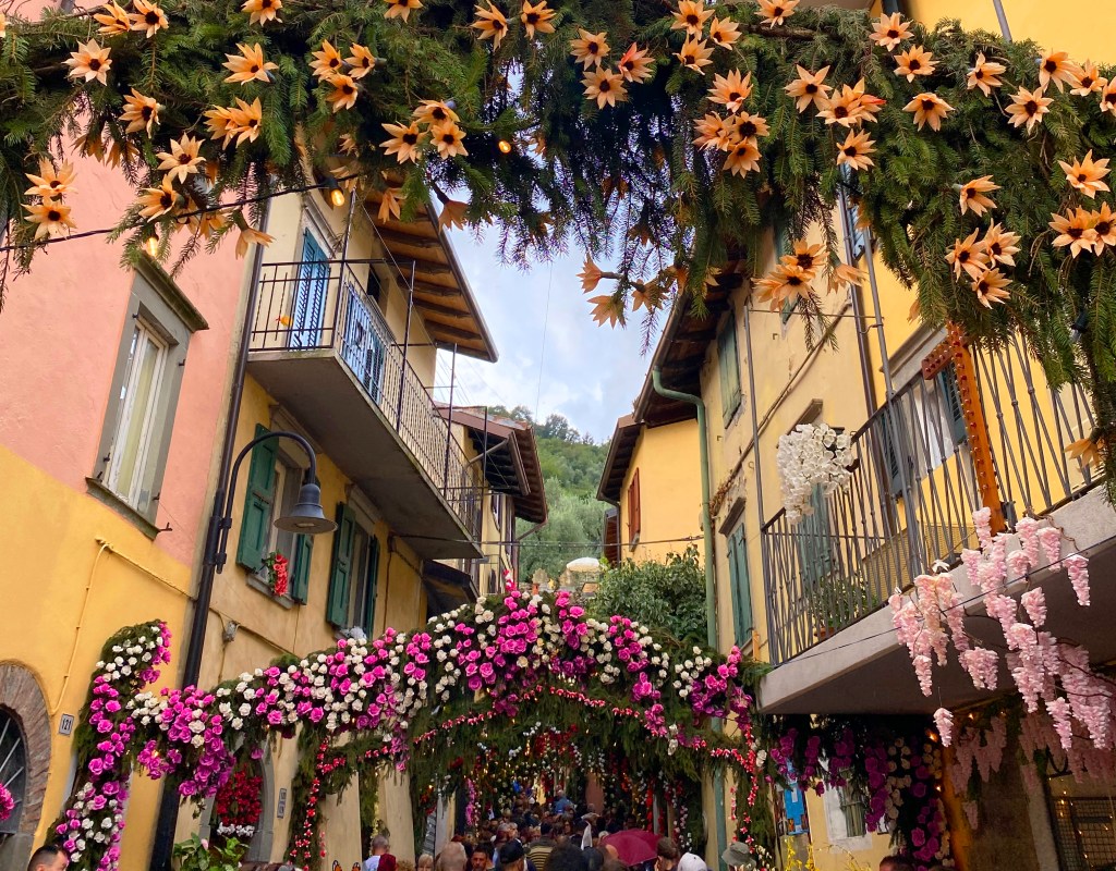 Festa di Santa Croce a Montisola: la magia dei fiori nei borghi di Carzano e&nbsp;Novale