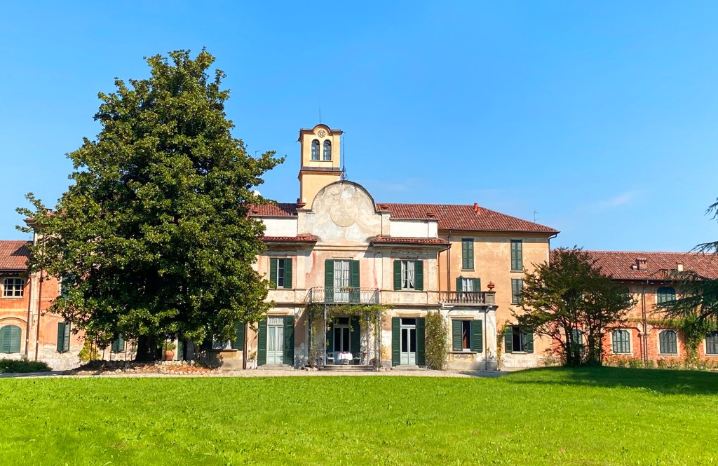 Dentro Villa Zari: un viaggio tra legni pregiati, musica e&nbsp;memoria