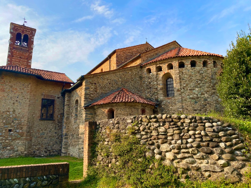 Anellino della Basilica di Agliate: un breve itinerario tra storia, natura e&nbsp;misteri